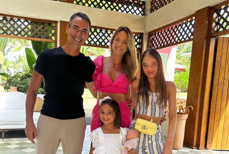“Minha alegria”, diz Ticiane Pinheiro ao posar com a família em férias na Bahia