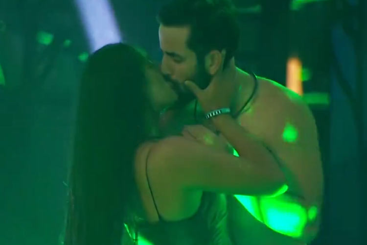 BBB24: Deniziane e Matteus se beijam pela primeira vez durante festa no reality