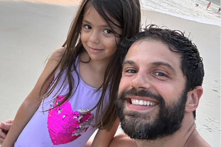 Duda Nagle compartilha fotos ao lado da filha e recebe comentário de Sabrina Sato