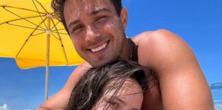 Larissa Manoela e André na praia (Reprodução: Instagram)