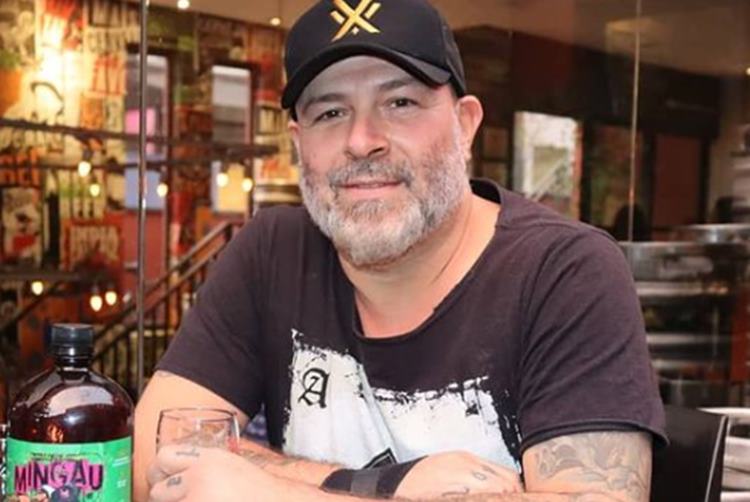 Mingau, da banda Ultraje a Rigor, celebra aniversário de 57 anos no Hospital