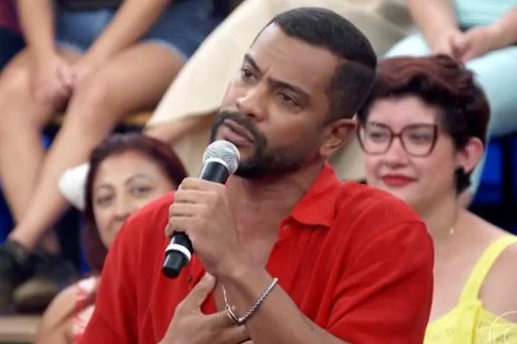 No ‘Altas Horas’, Samuel de Assis relembra gesto generoso de Adriana Esteves em ‘Avenida Brasil’: ‘Marcou a minha vida’ 