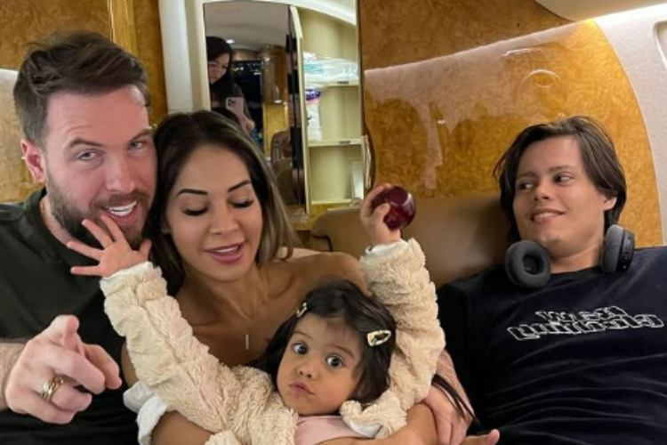 Thiago Nigro e Maíra com a família (Reprodução: Instagram)