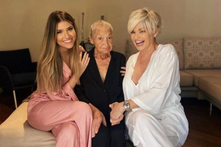 Andréa Nóbrega com a filha e a mãe Andréa Nóbrega com a filha e a mãe