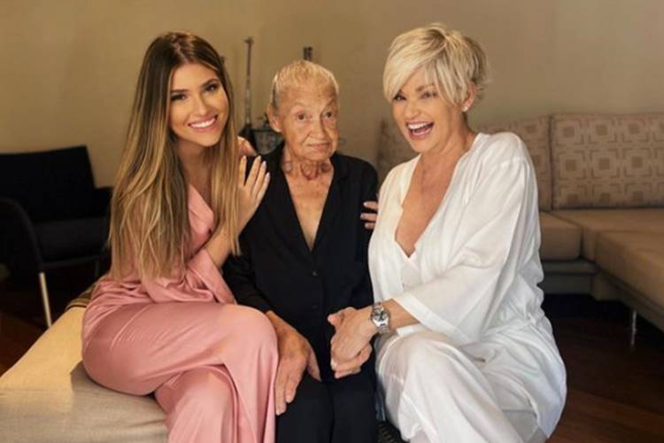 Cuidando da mãe com Alzheimer, Andréa Nóbrega recusa investidas de pretendentes: “A prioridade é minha mãe”