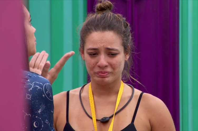 Direção do BBB24 analisa expulsão de Beatriz após atitude contra Sabrina Sato