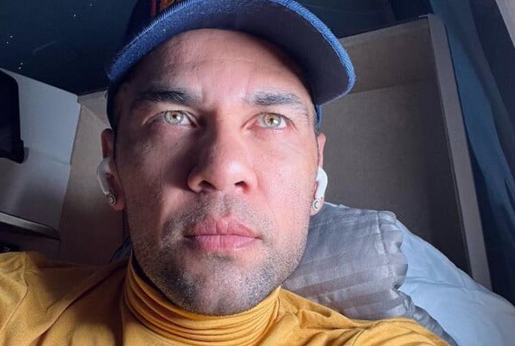 Daniel Alves, após condenação, deixa lista de lendas do Barcelona