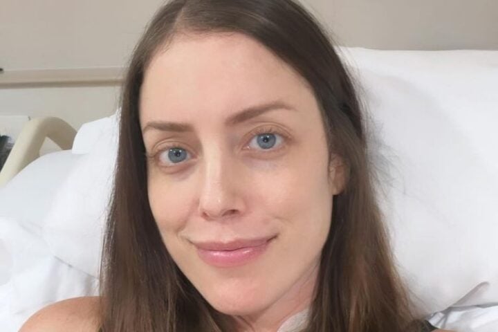 Fabiana Justus na cama do hospital (Reprodução: Instagram)