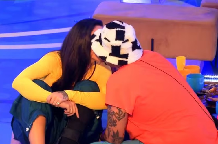 BBB24: Giovanna e MC Bin Laden se beijam pela primeira vez em festa