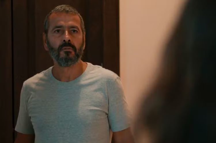 Renascer: Mariana surge de camisola na frente de José Inocêncio e o deixa ‘louco’