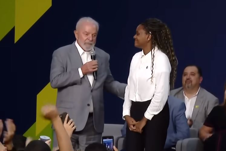 Lula causa polêmica com suposto comentário racista contra jovem durante evento: “gosta de um batuque”