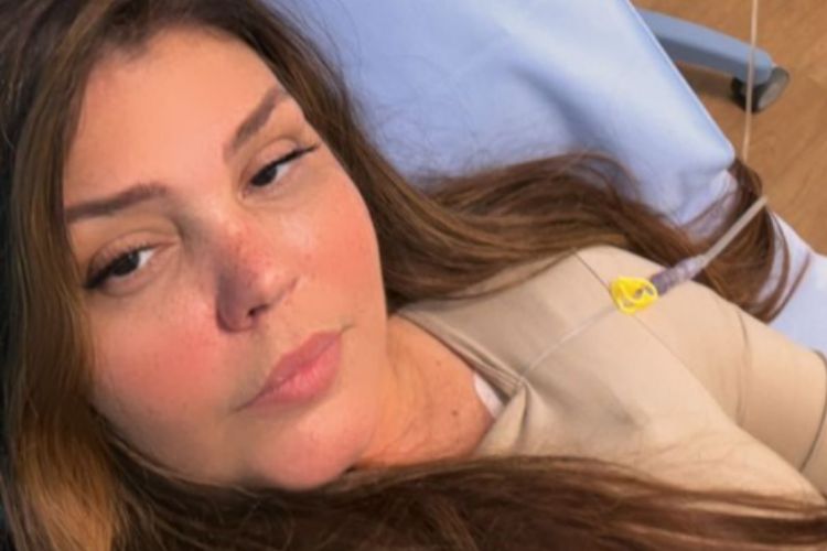 Simony retorna ao hospital para fazer exames