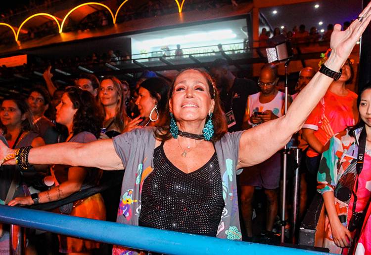 No Carnaval, Susana Vieira comenta demissões na Globo e comemora: “Fiquei lá”