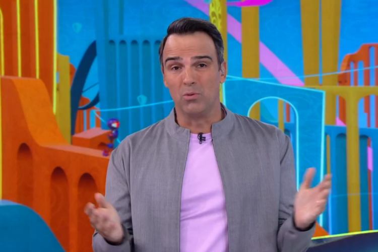 BBB24: Tadeu Schmidt vira assunto entre os brothers e Michel dispara: “Não sabem o nome dele?”