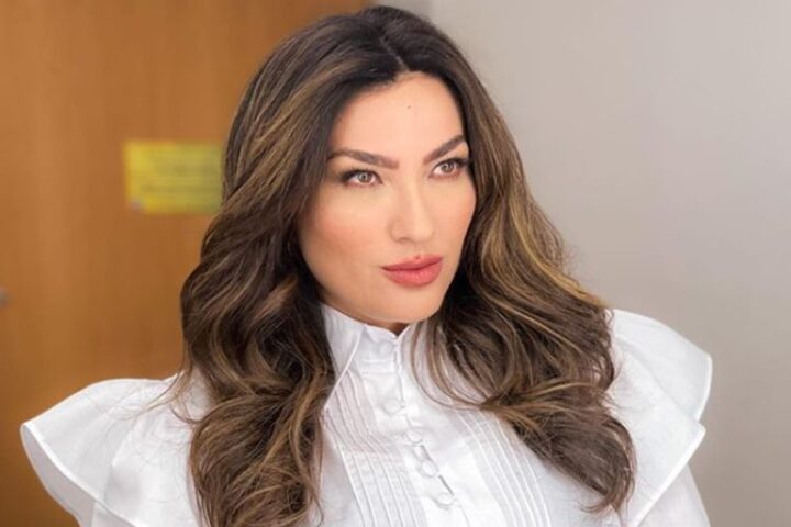 Thayse Teixeira Thayse Teixeira