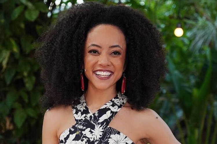 Valéria Almeida surge em hospital e detalha internação por infecção