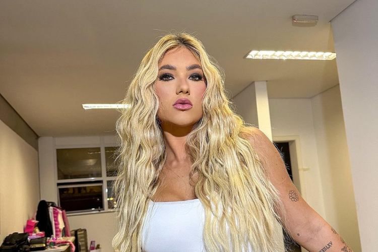 Virginia Fonseca passa mal ao sentir cheiro de cigarro e relembra do pai falecido: “Ele fumava”