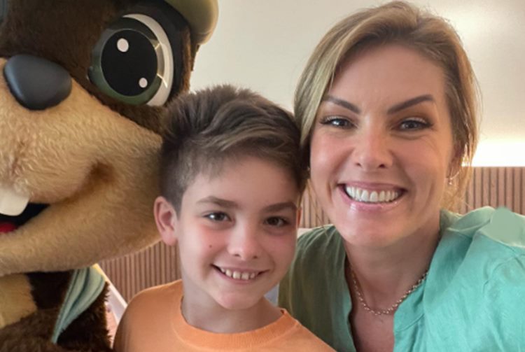Ana Hickmann celebra aniversário de Alezinho e confessa: “meu orgulho”