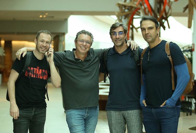 Boninho surge com Tiago Leifert e Tadeu Schmidt e desperta curiosidade do público