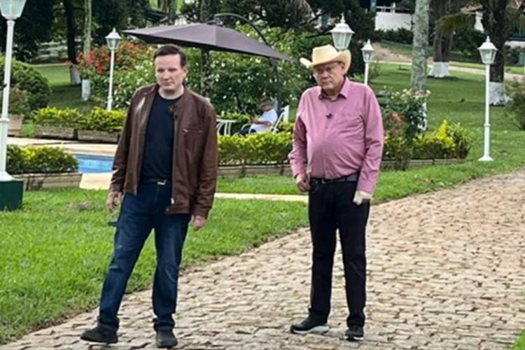 Roberto Cabrini entrevista Milton Neves no Domingo Espetacular