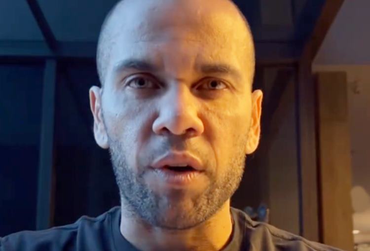 Daniel Alves deixa a prisão após pagar fiança de mais de 5 milhões de reais