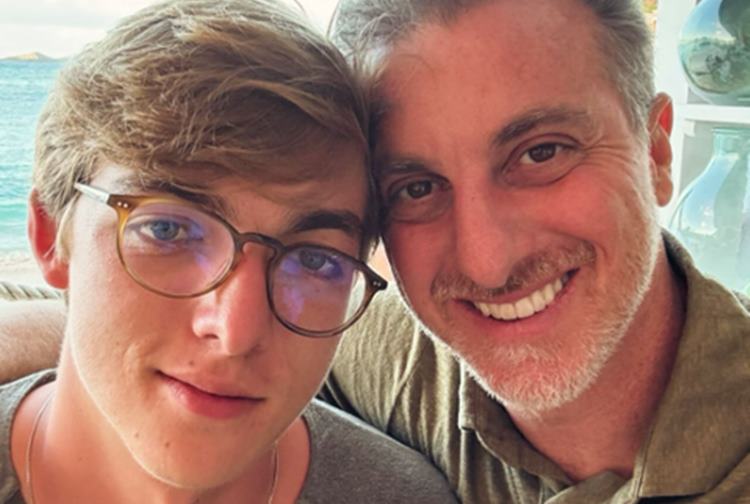 Luciano Huck celebra aniversário do filho e semelhança entre os dois chama atenção: “cópia fiel”