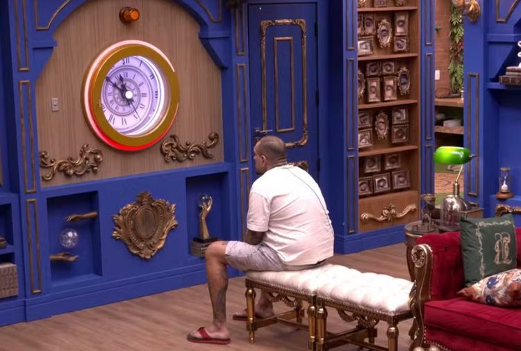 BBB24: MC Bin Laden encara botão de desistência após briga com Davi