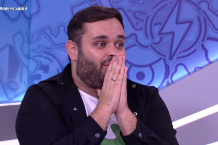 Michel vai às lágrimas no ‘Bate-Papo BBB’ ao fazer descoberta: “Não esperava”