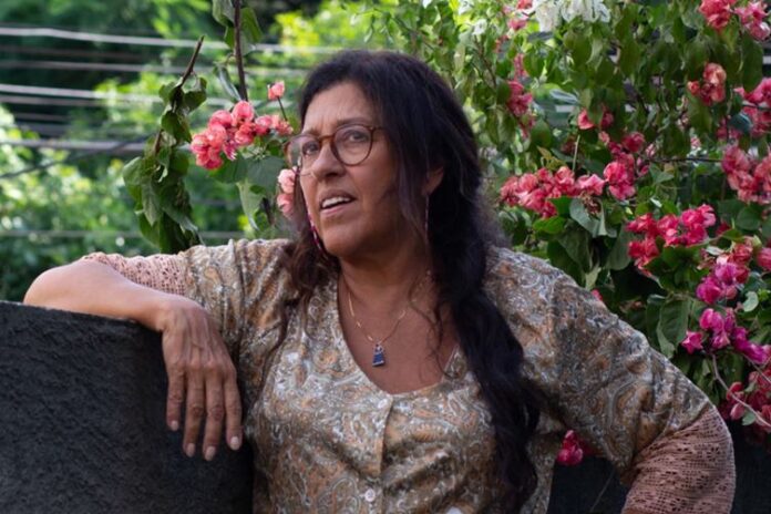 Regina Casé como Dona Lurdes Regina Casé como Dona Lurdes