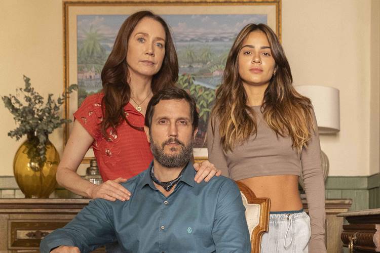 Renascer: Sandra chega para morar na fazenda dos pais e conhece João Pedro