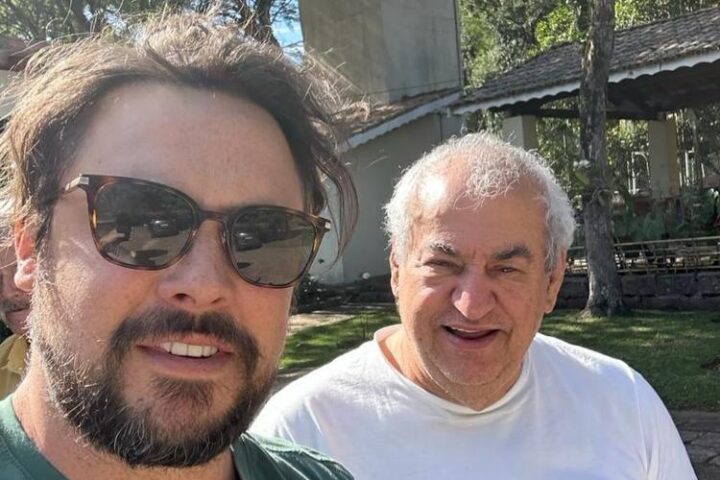 Sérgio Guizé e o pai Salvador (Reprodução: Instagram)