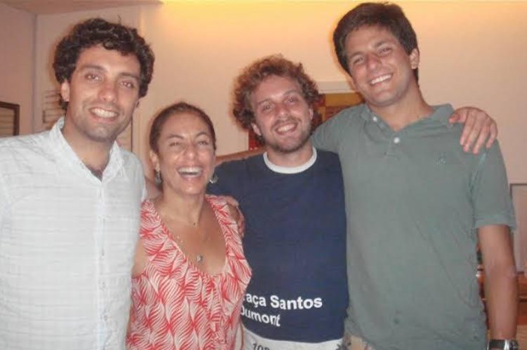 Cissa Guimarães presta homenagem aos filhos ao publicar clique raro: “meus maiores tesouros”