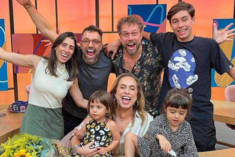 Cissa Guimarães ganha festa surpresa durante programa na TV Brasil
