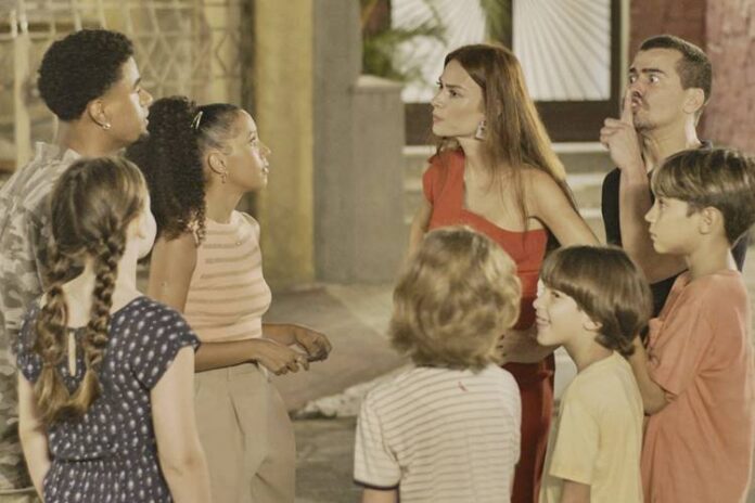 Família é Tudo - Elisa descobre que Júpiter está pobre