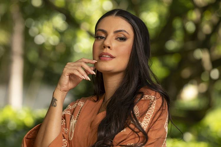 Fernanda, ex-BBB24, revela como virou ‘evangélica’: “igreja toda preta, parecendo boate”