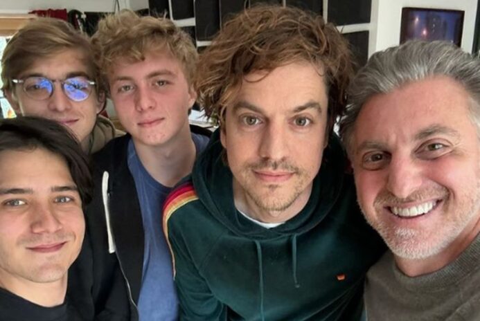 Fernando Siqueira, Joaquim, Benício, Fernando Grostein e Luciano Huck — Foto: Reprodução/Instagram