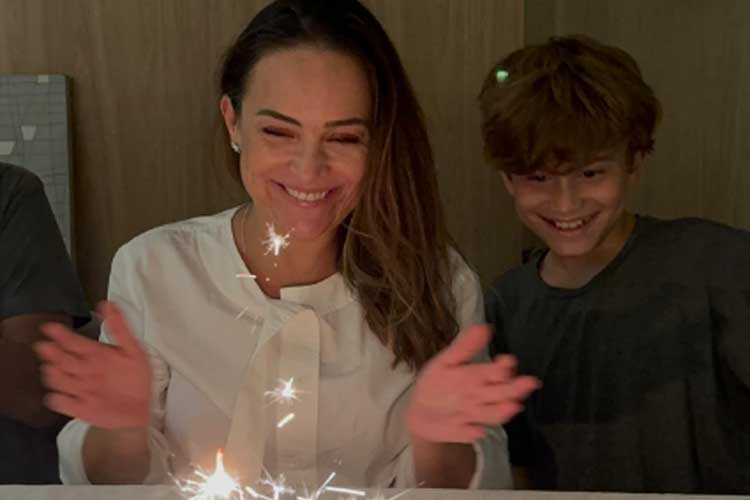 Gabriela Duarte comemora aniversário de 50 anos com declaração de Regina Duarte: ‘Palavras não bastam’