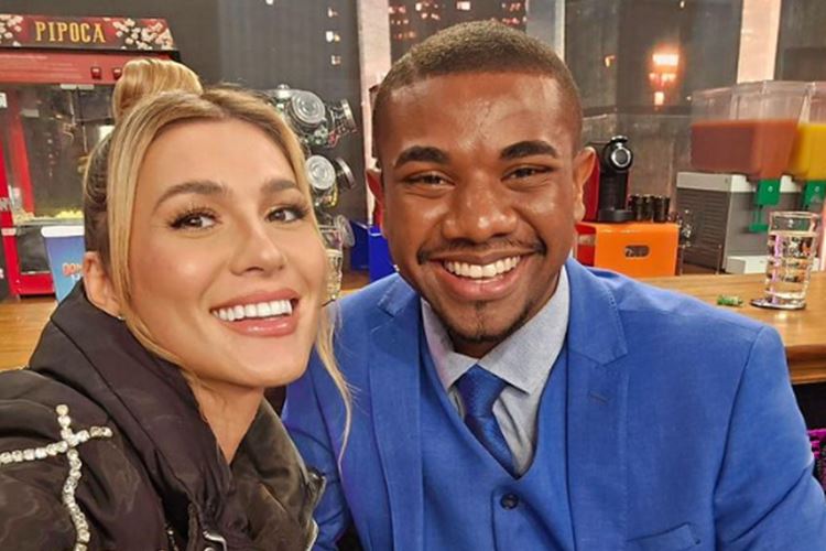Lívia Andrade posa com Davi Brito e expõe bastidores do ‘Domingão’: “tá babado”