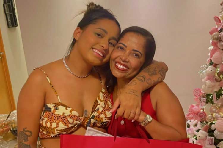 MC Loma surpreende a mãe com presente inesperado: ‘Você merece’