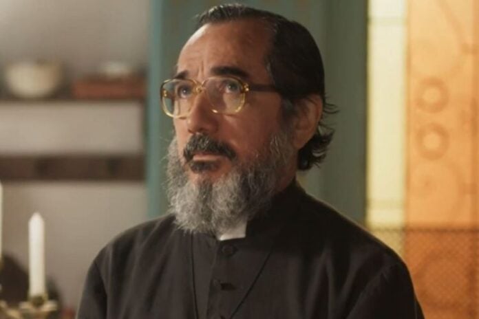 Padre Zezo, interpretado por Nanego Lira em Mar do Sertão (Reprodução: TV globo)
