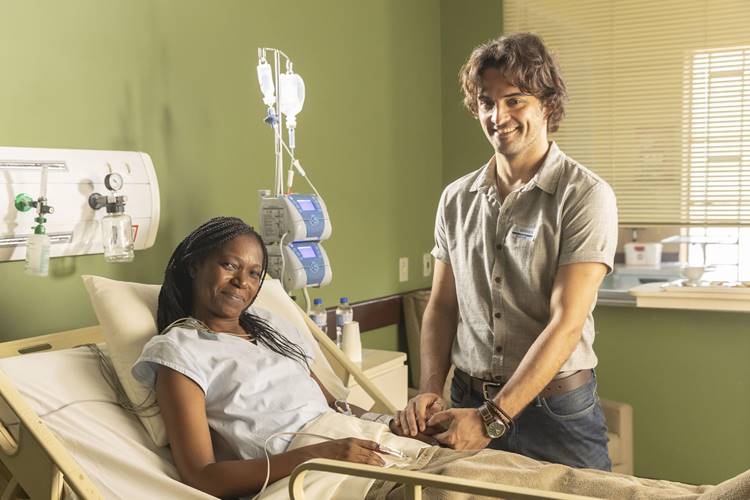 No Rancho Fundo: Artur confessa a Dona Manuela que está apaixonado por Quinota