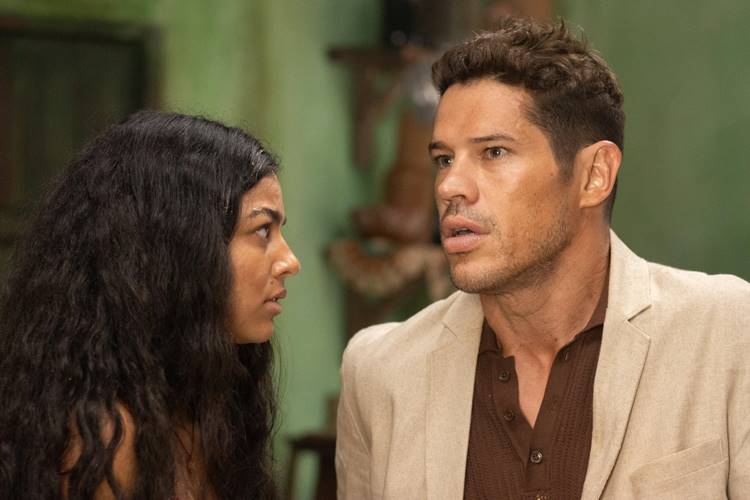 No Rancho Fundo: Marcelo Gouveia escapa da morte e se aproveita da situação para se aproximar de Quinota