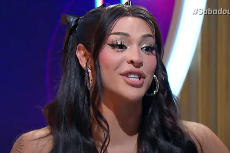 Pabllo Vittar revela ter ficado com jogador famoso e expõe detalhes