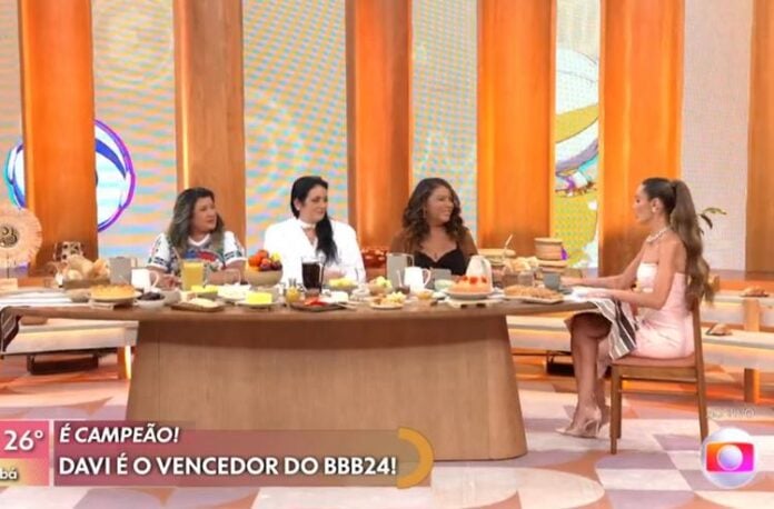 Patrícia Poeta com familiares dos finalistas - Foto: Encontro/TV Globo