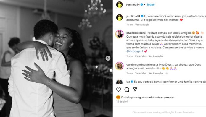 Post de Yuri com IZA