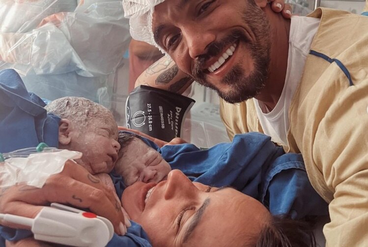 Clara Maia e André Coelho celebram nascimento dos gêmeos: “jornada louca”