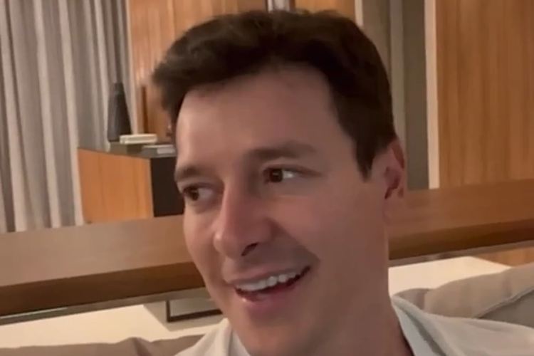 Rodrigo Faro surge fazendo faxina em casa e detalhe chama atenção dos fãs: “Problema que quero ter”