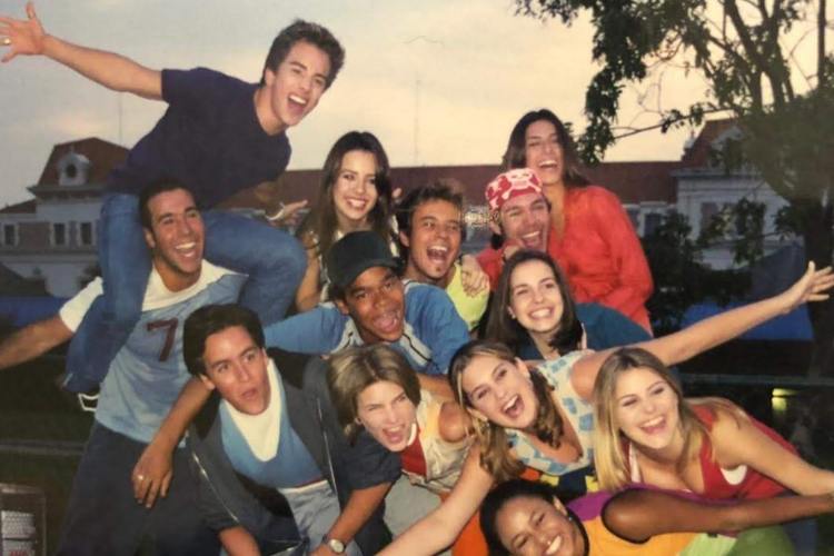 Sandy relembra fotos antigas da série ‘Sandy & Junior’ em aniversário de 25 anos da trama: “A gente era feliz”