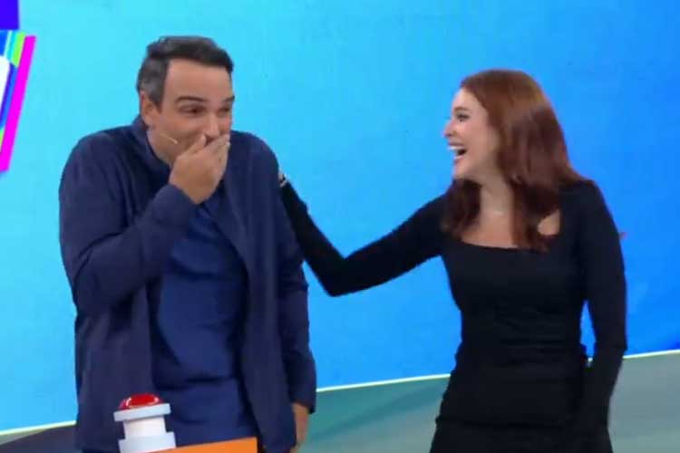 Tadeu Schmidt comete gafe em reencontro com ex-BBBs e pede desculpas: ‘Que vergonha’