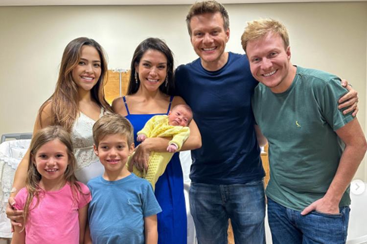 Thaís Fersoza celebra chegada do filho de Teo Teló: ”Mascotinho de amor”